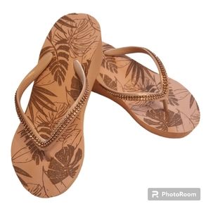 NWOT Sparkly Flip-Flops US 6W